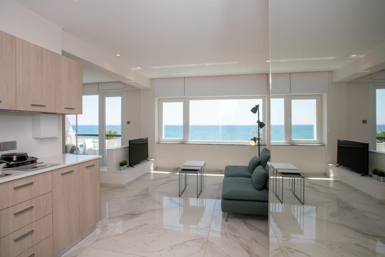 Les Palmiers Sunorama Beach Apartments 라르나카 외부 사진