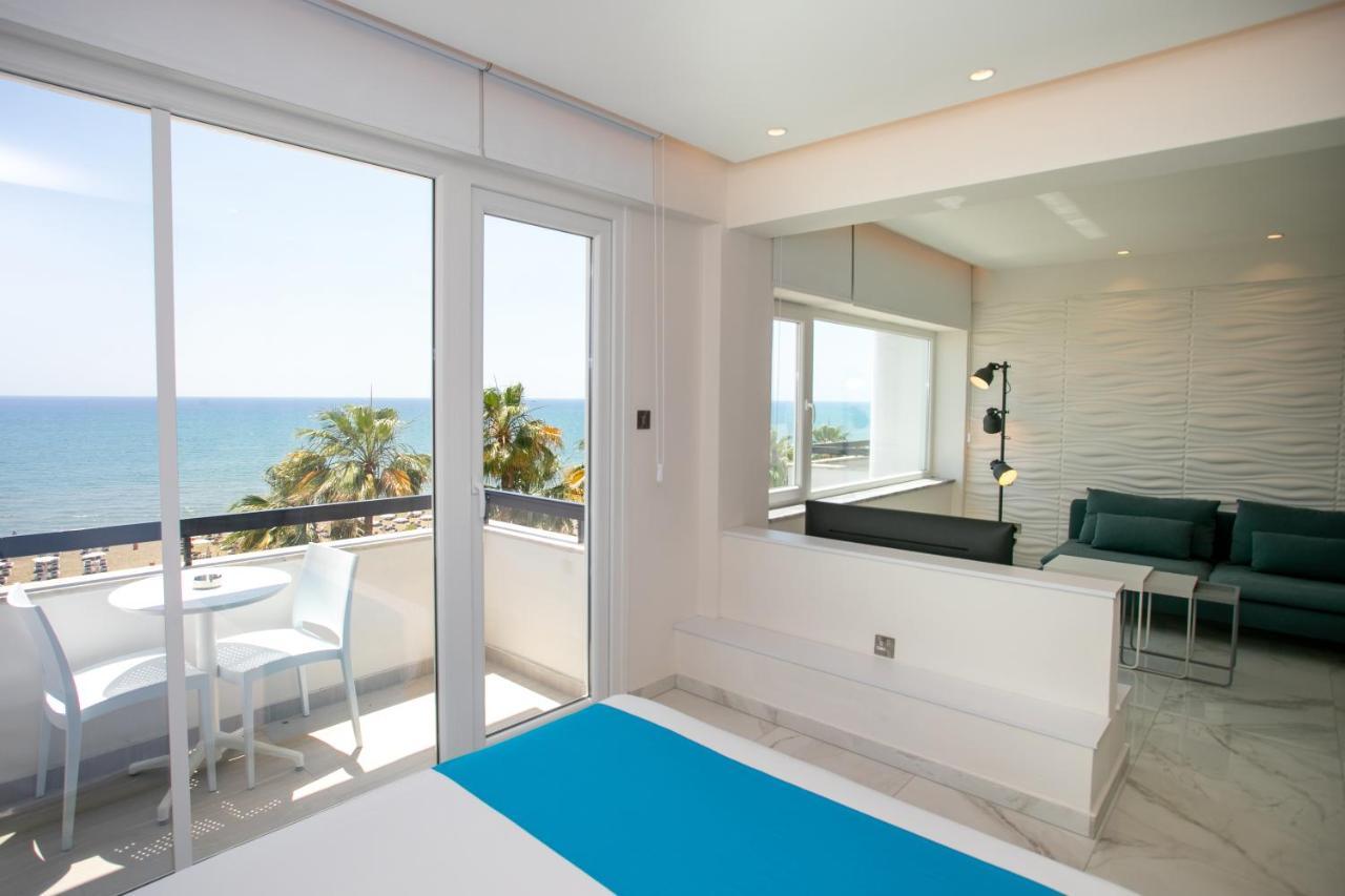 Les Palmiers Sunorama Beach Apartments 라르나카 외부 사진