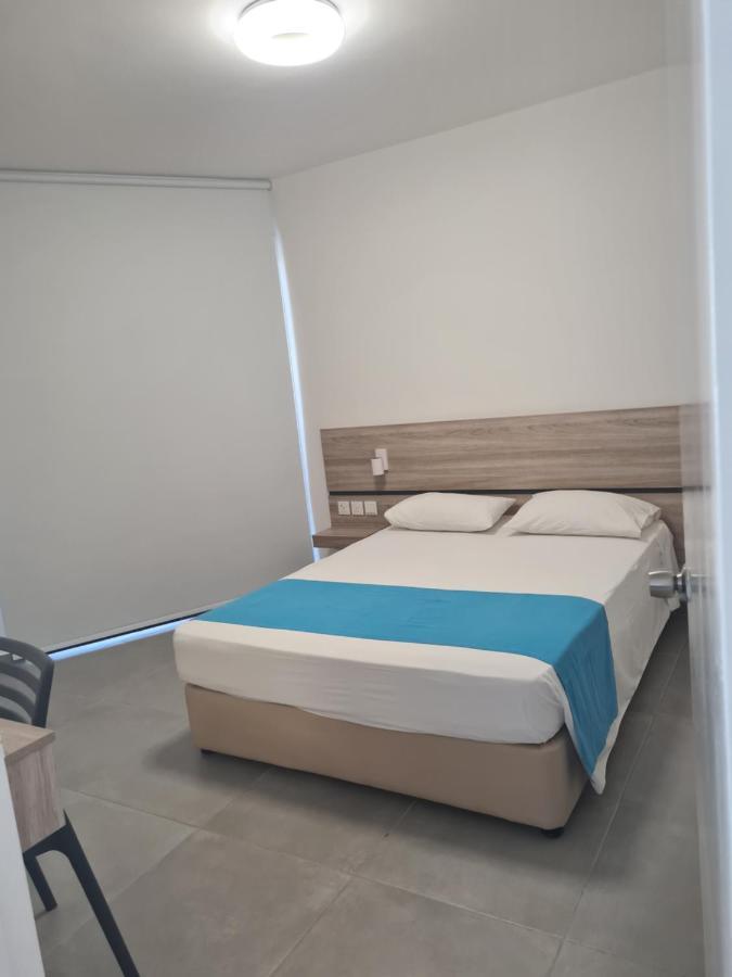 Les Palmiers Sunorama Beach Apartments 라르나카 외부 사진