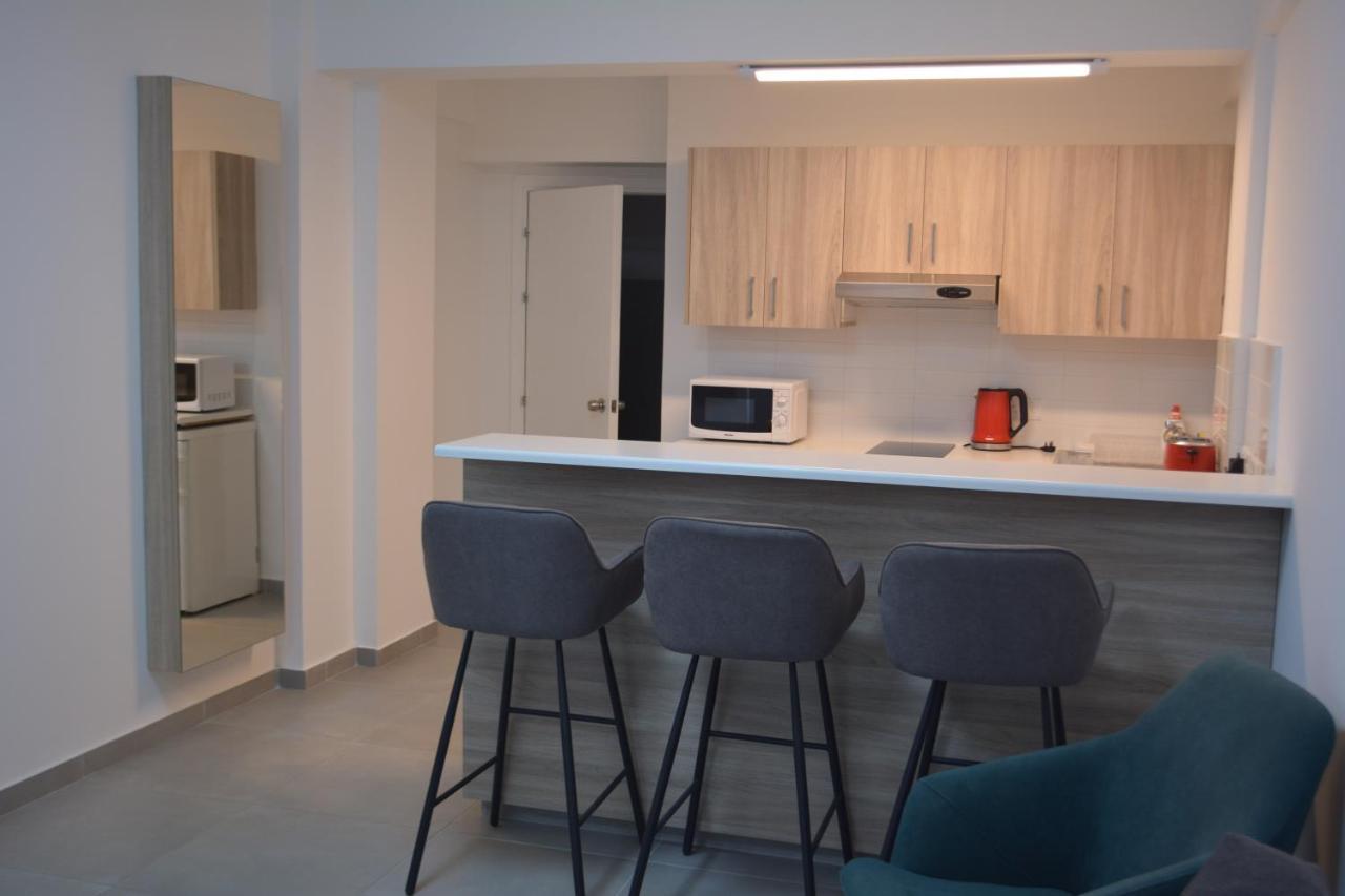 Les Palmiers Sunorama Beach Apartments 라르나카 외부 사진