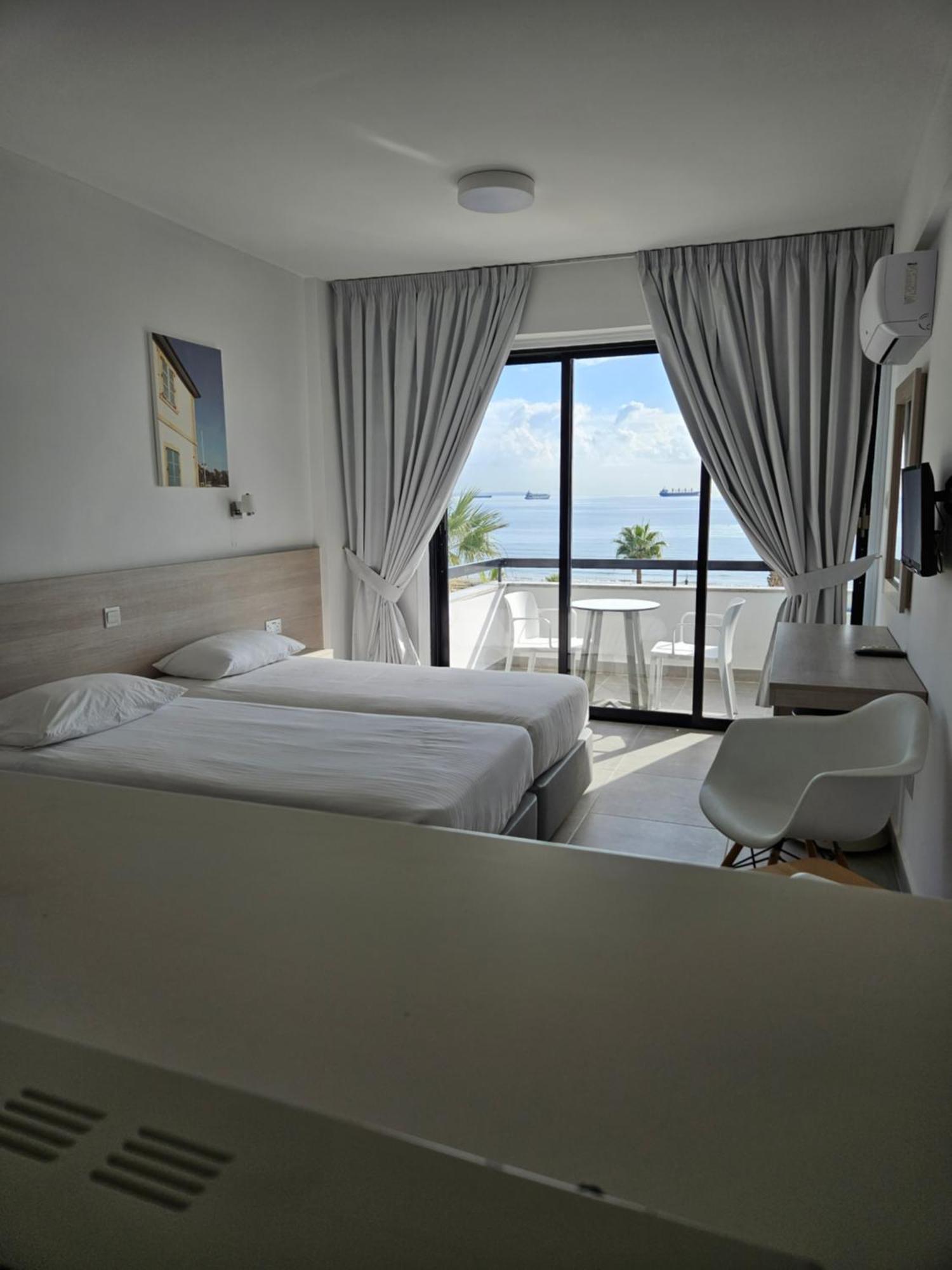 Les Palmiers Sunorama Beach Apartments 라르나카 외부 사진